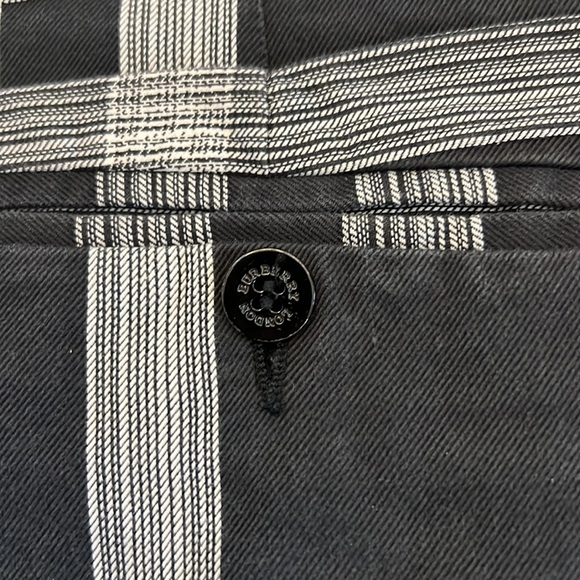 Burberry London 100% Cotton Black and White Nova Check Cropped Short Pants - Picture 9 of 11